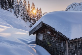 Hut, sunrise snow tour on the Tegelberg in the Allgäu in Bavaria. Winter Wonder Land, Germany,