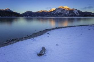 Morning light, sunrise, mountain lake, mountain landscape, reflection, winter, snow, long exposure,