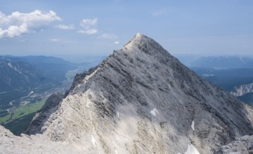 Jubiläumsgrat, view of Alpspitze, high mountains, Wetterstein range, Bavaria, Germany, Europe