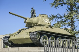 T-34/76 tank, Soviet memorial, Straße des 17. Juni, Tiergarten, Berlin, Germany, Europe