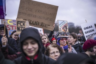 150, 000 people gather around the Bundestag in Berlin to build a human wall against the shift to