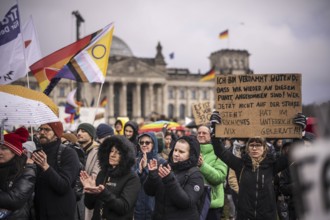 150, 000 people gather around the Bundestag in Berlin to build a human wall against the shift to