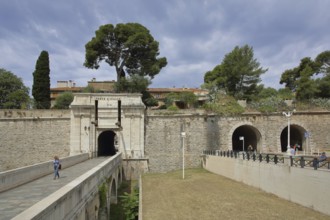 Historic city fortifications with Porte d'Italie, Place Armand Valle, city gate, city wall, Toulon,