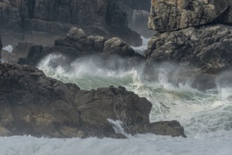 Large waves of the Atlantic Ocean crash against the rocks of a cliff. Camaret sur mer, Crozon,