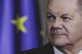 Olaf Scholz (SPD), Federal Chancellor, at a press conference following a joint meeting with Srettha