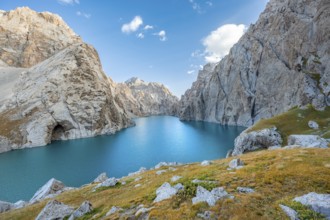 Turquoise mountain lake Kol Suu with rocky steep mountains, Kol Suu Lake, Sary Beles Mountains,