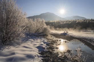 River course in winter, snow, cold, sunbeams, backlight, Isar, Karwendel Mountains, Bavaria,