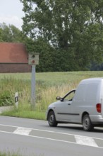 Stationary speed camera and car, speed monitoring, North Rhine-Westphalia, Germany, Europe