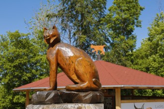 Lynx figure, wooden sculpture, lynx station, replica, big cat, lynx info point at the car park at