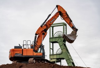 Work on the construction site of the real estate project Stadtquartier Essen 51, in Essen, on the