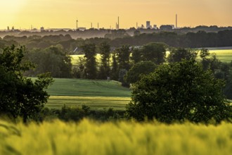 View over the Ruhr valley, to the west, from Mülheim an der Ruhr, in the direction of