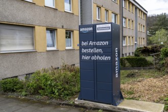 Amazon Locker, pick-up station for parcels and consignments in a housing estate, in Hagen Vorhalle,