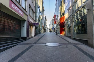 Deserted city centre, pedestrian zone, Limbecker Straße, effects of the corona crisis in Germany,