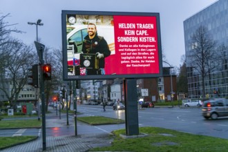 Advertising during the corona epidemic, beverage delivery service Flaschenpost.de, LED roadside