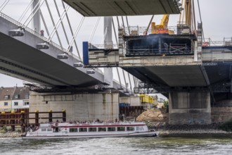 Demolition of the old A40 Rhine bridge Neuenkamp, next to it the first part of the new motorway