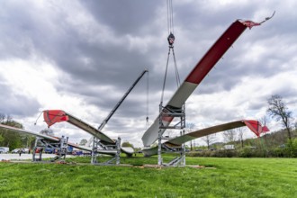 Preparation for the transport of a 68 metre long blade, a wind turbine, with a self-propelled