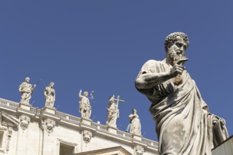 Statue of St Peter, St Peter's Basilica, San Pietro in Vaticano, Basilica of St Peter in the