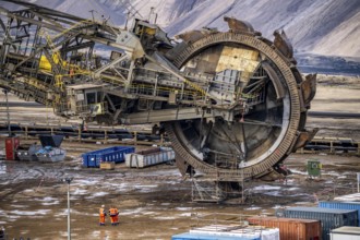 Garzweiler opencast lignite mine, bucket wheel excavator undergoing maintenance and repair, near