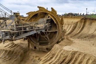 Opencast lignite mine Garzweiler 2, bucket wheel excavator 261 excavating the surface, at the rest