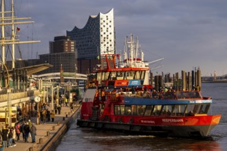 Port of Hamburg, St. Pauli Landungsbrücken, HADAG harbour ferries, Elbe Philharmonic Hall, Hamburg.