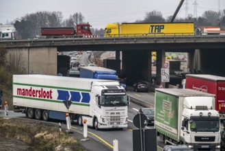 Heavy traffic at the Herne motorway junction, A42 and A43, major roadworks, many lorries, narrow,