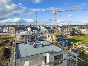 New-build neighbourhood, around 140 detached and semi-detached houses being built in the south of