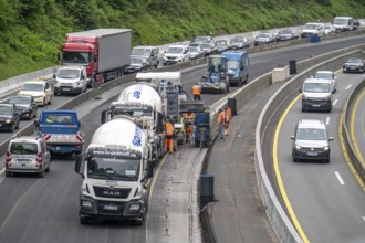 Motorway construction site on the A52 in Essen, basic renovation of the two carriageways in both