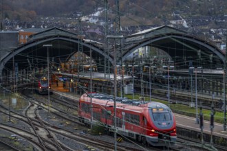 The main railway station of Hagen, station halls, tracks, platforms, regional train, North