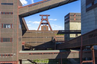 Zollverein Coal Mine Industrial Complex World Heritage Site, double headframe, shaft 12, Essen,