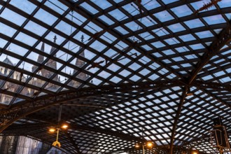 Cologne Central Station, glass roof, Cologne Cathedral, Cologne, North Rhine-Westphalia, Germany,