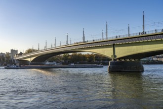 The Kennedy Bridge, the middle of Bonn's 3 Rhine bridges, connects the centre of Bonn and the Beuel