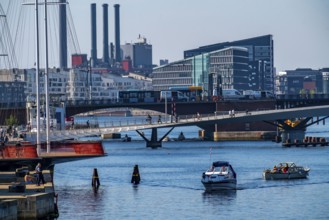 View over the harbour, in front left the Cirkelbroen bridge, the Lille Langebro cycle and footpath