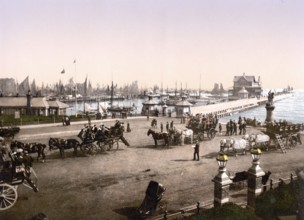 Der Pier, Lowestoft, England / The pier, England, Historic, digitally restored reproduction from a