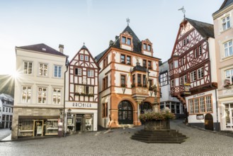 Market square with medieval half-timbered houses, Bernkastel-Kues, Moselle, Rhineland-Palatinate,