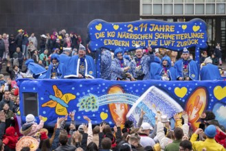 Rose Monday parade in Düsseldorf, themed floats of carnival societies and other participants in the