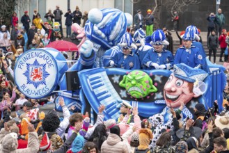 Rose Monday parade in Düsseldorf, themed floats of carnival societies and other participants in the