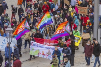 160 organisations and initiatives demonstrated against the right in Dresden on Saturday. Around 10,