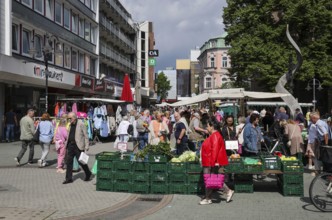 Bottrop, North Rhine-Westphalia, Germany, Many people on market day in the city centre, in the