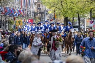 Parade of historically costumed guildsmen, Sechseläuten or Sächsilüüte, Zurich Spring Festival,