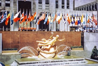 Bronze sculpture of Prometheus by Paul Manship 1934, Rockefeller Plaza, Rockefeller Center, New