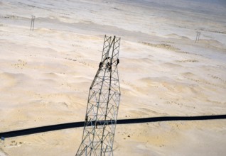 Oil industry in the Ras Tanura region, Saudi Arabia, 1979 Men building a drilling rig in the