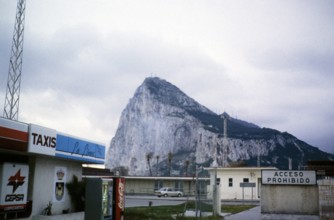 La Linea 1991 border crossing to Gibraltar from Spanish side sign Acceso Prohibido