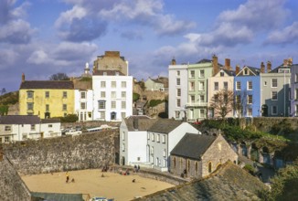 Gebäude rund um den Hafen, Fisherman's Chapel, Tenby, Pembrokeshire, Wales, UK Mai 1970