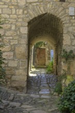 Archway in the old town centre of Saint-Enimie, Département Lozère, France, Europe