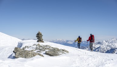 Ski tourers, snow-covered mountain landscape, Ortler Alps, Vinschgau Valley, Italy, Europe