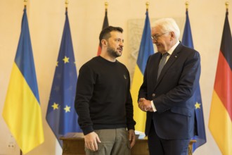 Volodymyr Selensky (President of Ukraine) after his entry in the guest book with Frank-Walter