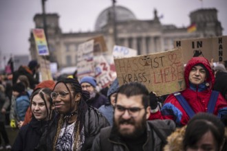 150, 000 people gather around the Bundestag in Berlin to build a human wall against the shift to