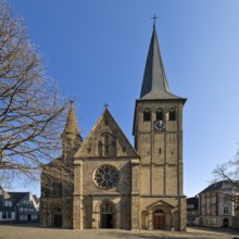 St. Lambertus Church on the church square, Historic Upper Town, Old Town, Mettmann, Bergisches