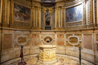 Interior of colorful marble decoration, Siena Cathedral or Cattedrale di Santa Maria Assunta,