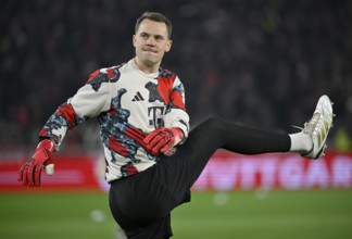 Warm-up training, stretching, stretching, goalkeeper Manuel Neuer FC Bayern Munich FCB (01)